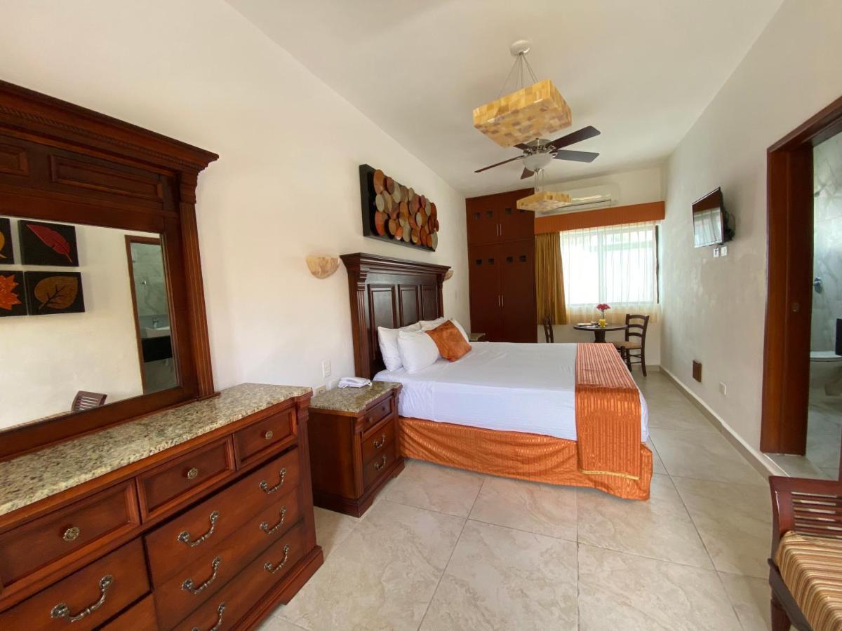 Hotel Las Golondrinas Плая-дель-Кармен Экстерьер фото