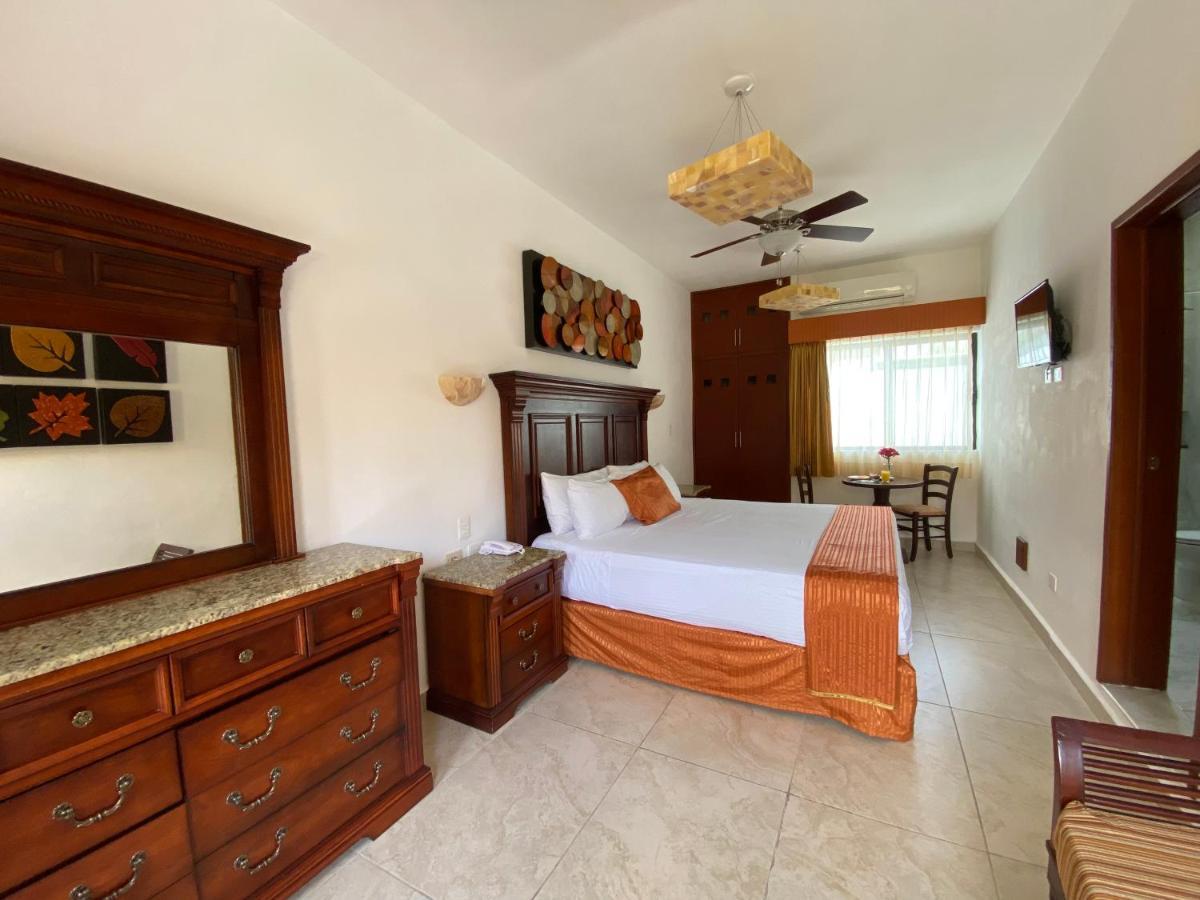 Hotel Las Golondrinas Плая-дель-Кармен Экстерьер фото