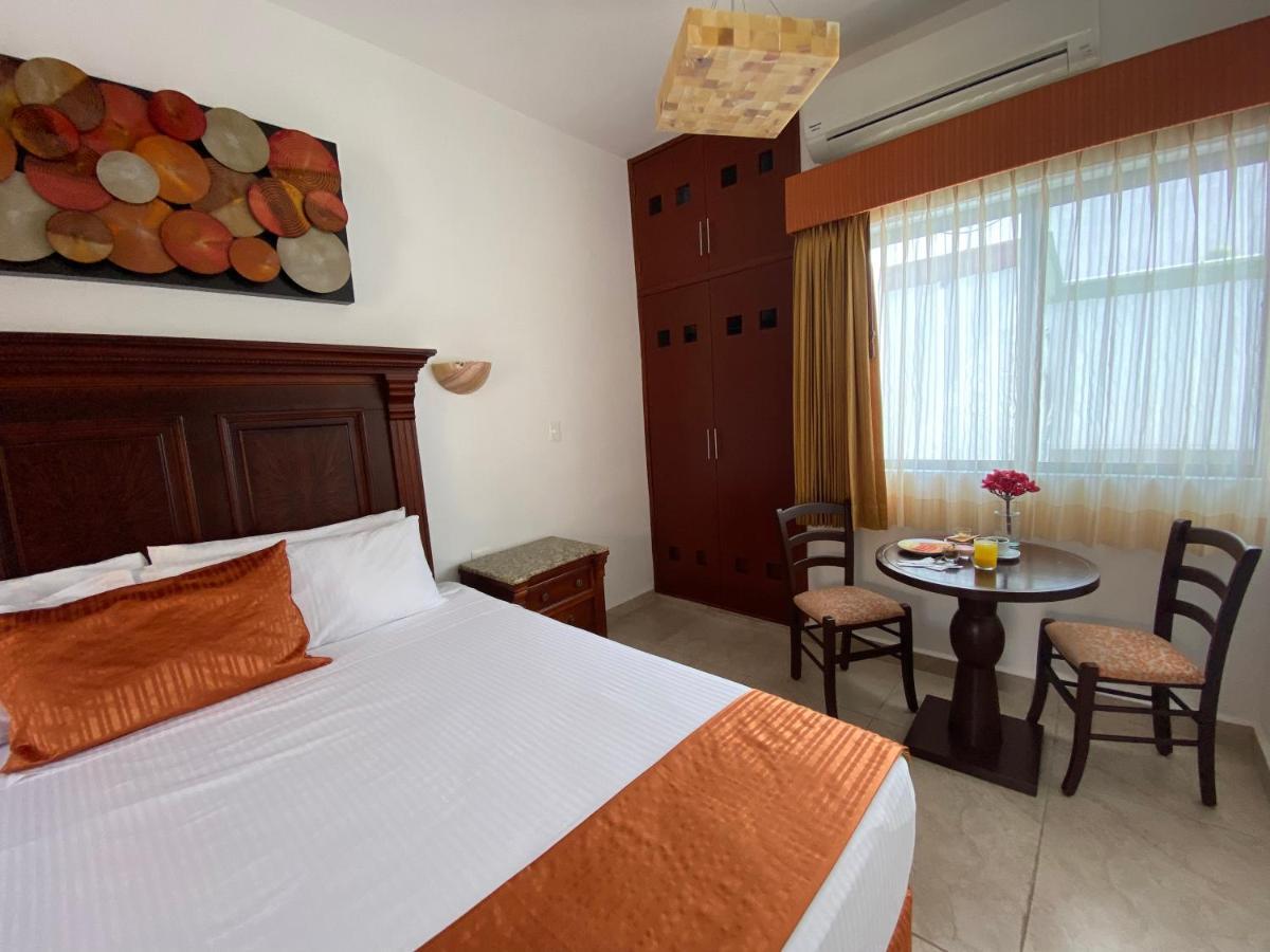 Hotel Las Golondrinas Плая-дель-Кармен Экстерьер фото
