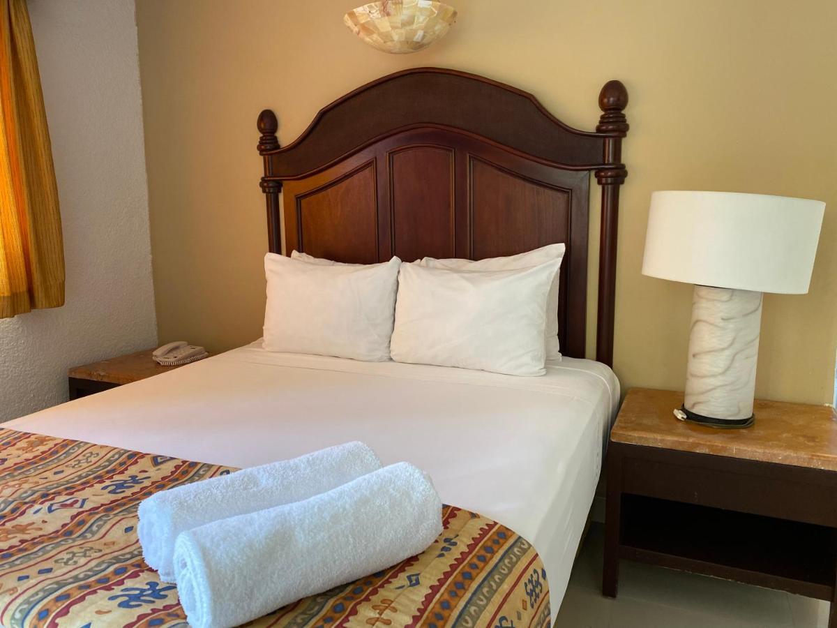 Hotel Las Golondrinas Плая-дель-Кармен Экстерьер фото