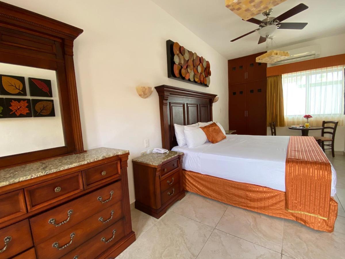 Hotel Las Golondrinas Плая-дель-Кармен Экстерьер фото