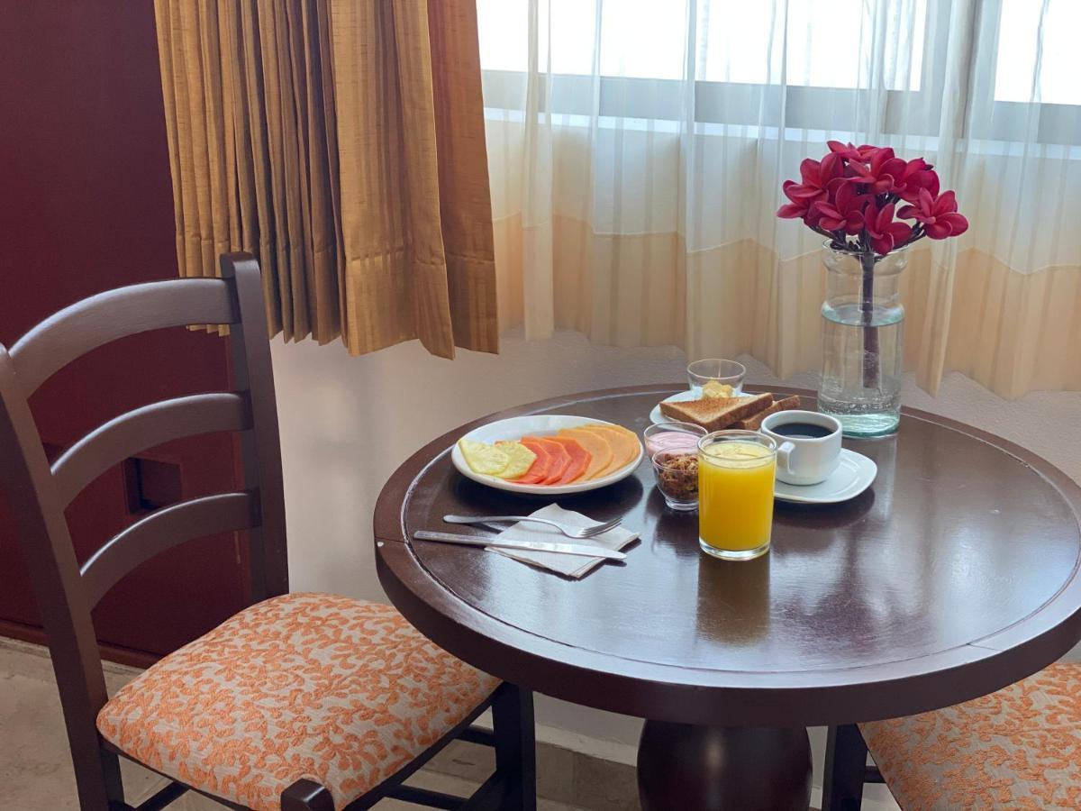 Hotel Las Golondrinas Плая-дель-Кармен Экстерьер фото