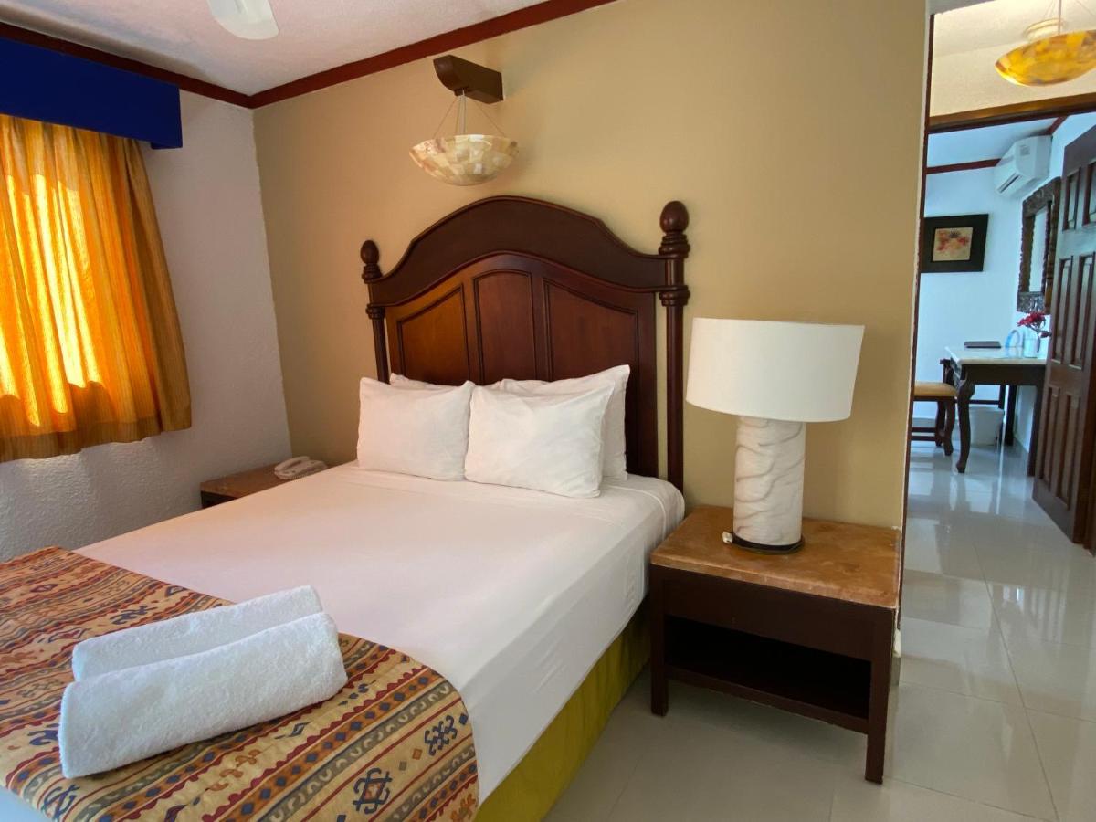 Hotel Las Golondrinas Плая-дель-Кармен Экстерьер фото
