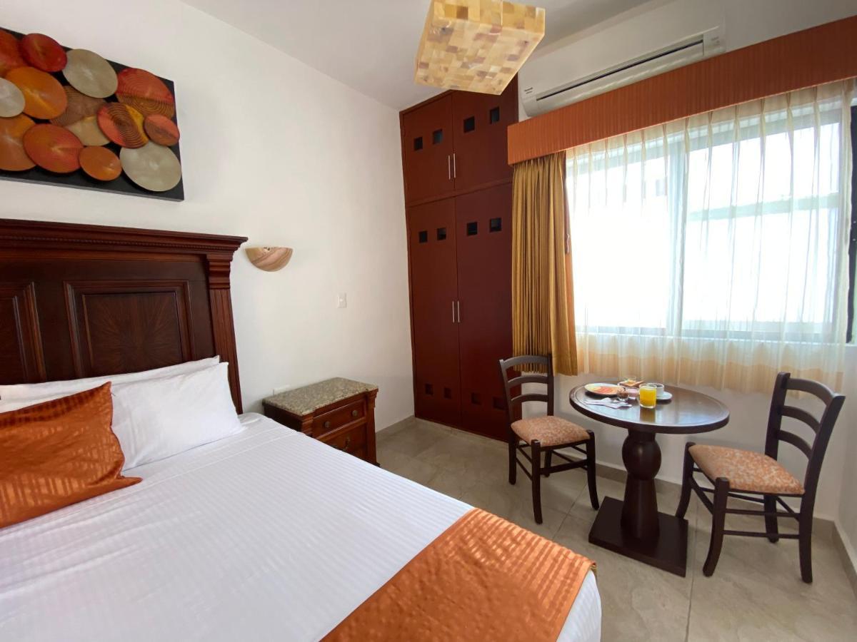 Hotel Las Golondrinas Плая-дель-Кармен Экстерьер фото