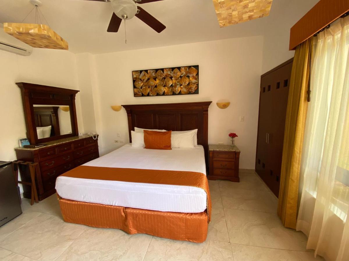 Hotel Las Golondrinas Плая-дель-Кармен Экстерьер фото