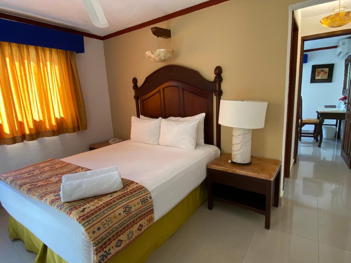 Hotel Las Golondrinas Плая-дель-Кармен Экстерьер фото